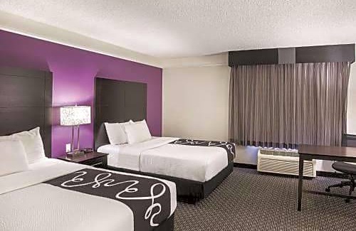 Central Scottsdale Hotel | La Quinta by Wyndham Phoenix Scottsdale