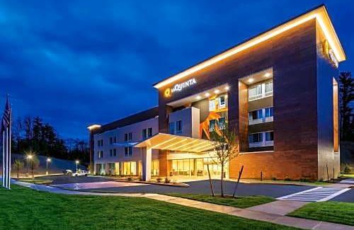 Clifton Park Hotel | La Quinta by Wyndham Clifton Park