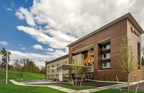 Clifton Park Hotel | La Quinta by Wyndham Clifton Park
