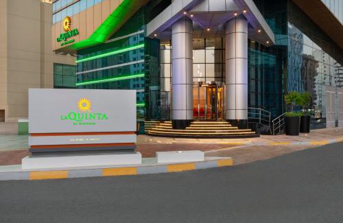 Abu Dhabi City Center Hotel | La Quinta by Wyndham Abu Dhabi Al Wahda