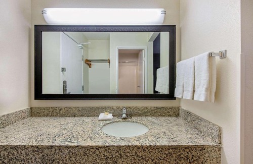 Harrisburg - Hershey Hotel | La Quinta by Wyndham Harrisburg Airport Hershey