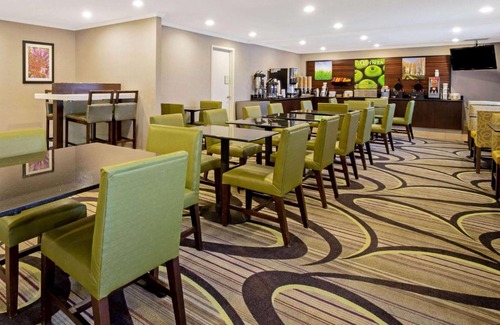 Harrisburg - Hershey Hotel | La Quinta by Wyndham Harrisburg Airport Hershey