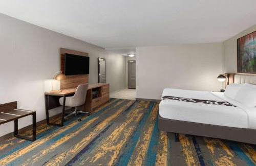 Knoxville Hotel | La Quinta by Wyndham Knoxville Central Papermill