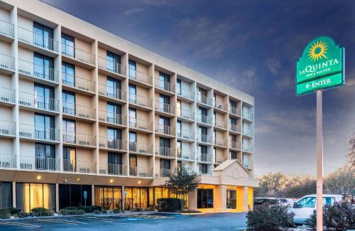 Merry Oaks Hotel | La Quinta by Wyndham Nashville Airport/Opryland