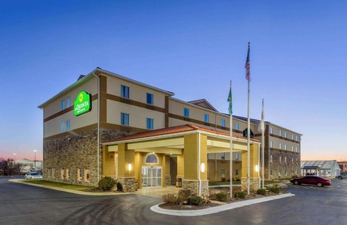 Rockford Hotel | La Quinta by Wyndham Rockford