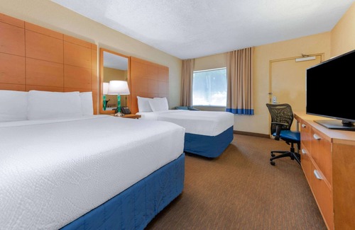 Imperial Point Hotel | La Quinta by Wyndham Fort Lauderdale Pompano Beach
