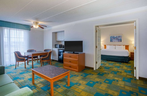 Norfolk - Virginia Beach Hotel | La Quinta Inn by Wyndham Norfolk Virginia Beach