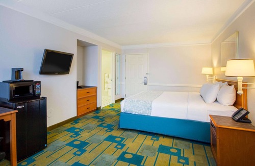 Norfolk - Virginia Beach Hotel | La Quinta Inn by Wyndham Norfolk Virginia Beach