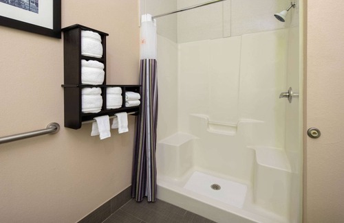 Calhoun Hotel | La Quinta Inn by Wyndham Calhoun South I-75