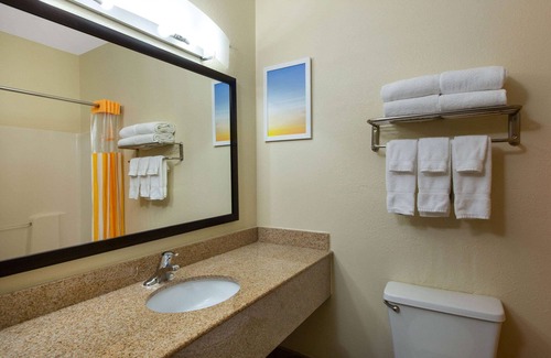 Lincoln Hotel | La Quinta Inn by Wyndham Lincoln, NE