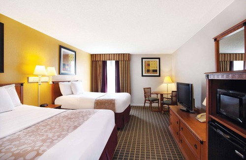 Florida Center Hotel | La Quinta Inn by Wyndham Orlando International Drive North