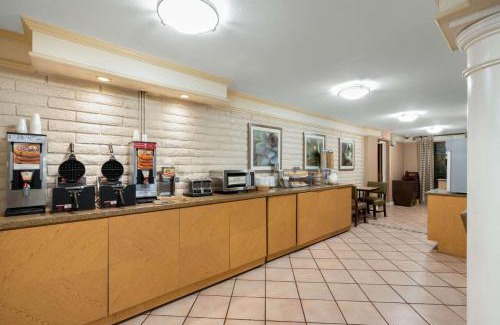 Tempe Hotel | La Quinta Inn by Wyndham Phoenix Sky Harbor Airport
