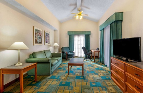 Northeast Heights Hotel | La Quinta Inn by Wyndham Albuquerque Northeast
