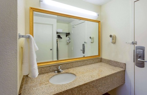 East Bloomington Hotel | La Quinta Inn by Wyndham Minneapolis Airport Bloomington
