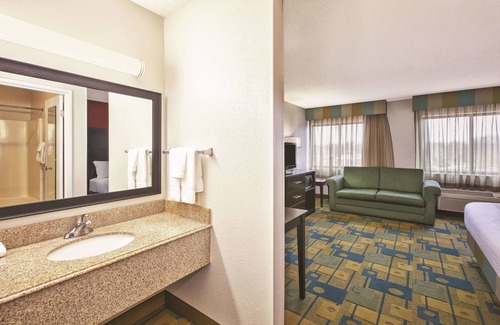 Perrysburg Hotel | La Quinta Inn by Wyndham Toledo Perrysburg