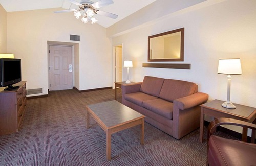 Downtown San Antonio Hotel | La Quinta Inn by Wyndham San Antonio Market Square