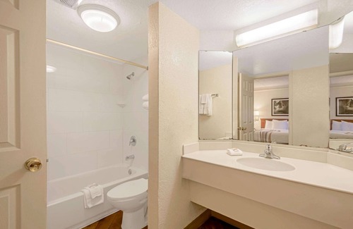 Downtown San Antonio Hotel | La Quinta Inn by Wyndham San Antonio Market Square