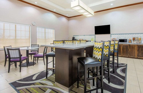 Gainesville Hotel | La Quinta Inn & Suites by Wyndham Gainesville