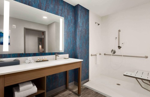 Brunswick Hotel | La Quinta Inn & Suites by Wyndham Brunswick/Golden Isles