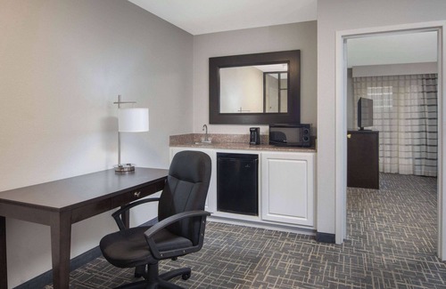College Park Hotel | La Quinta Inn & Suites by Wyndham Atlanta Airport South
