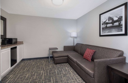 College Park Hotel | La Quinta Inn & Suites by Wyndham Atlanta Airport South