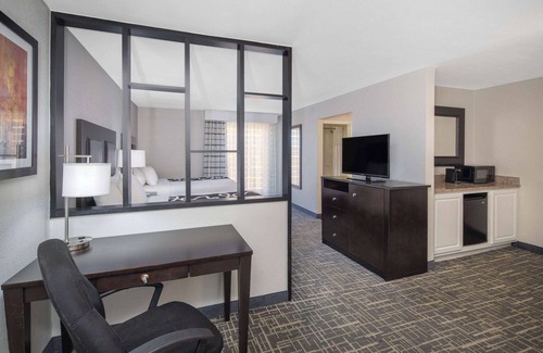 College Park Hotel | La Quinta Inn & Suites by Wyndham Atlanta Airport South
