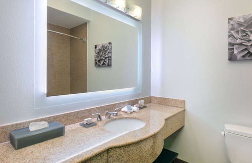 Richland Hills Hotel | La Quinta Inn & Suites by Wyndham Fort Worth NE Mall