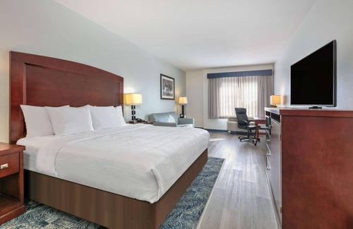 Richland Hills Hotel | La Quinta Inn & Suites by Wyndham Fort Worth NE Mall