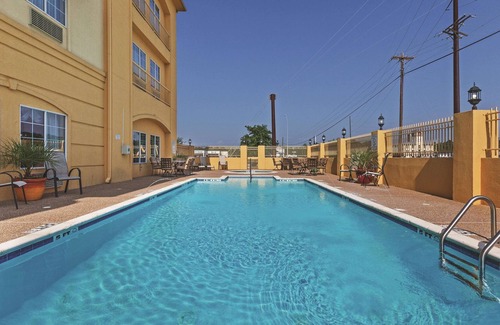 Livingston Hotel | La Quinta Inn & Suites by Wyndham Livingston