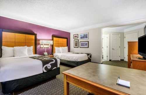 Myrtle Beach Hotel | La Quinta Inn & Suites by Wyndham Myrtle Beach Broadway Area