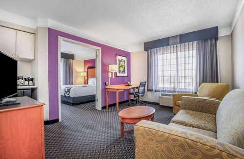 Myrtle Beach Hotel | La Quinta Inn & Suites by Wyndham Myrtle Beach Broadway Area