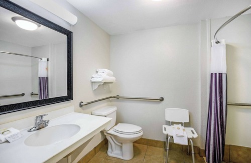 Myrtle Beach Hotel | La Quinta Inn & Suites by Wyndham Myrtle Beach Broadway Area
