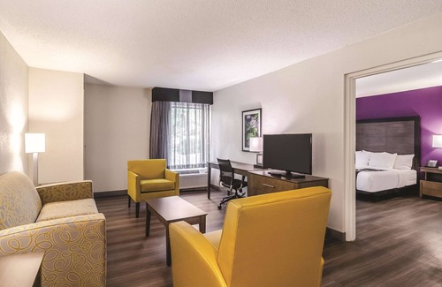 Myrtle Beach Hotel | La Quinta Inn & Suites by Wyndham Myrtle Beach - N Kings Hwy