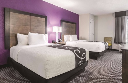 Myrtle Beach Hotel | La Quinta Inn & Suites by Wyndham Myrtle Beach - N Kings Hwy