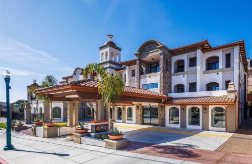 Beach Hill - Beach Flats Hotel | La Quinta Inn & Suites by Wyndham Santa Cruz