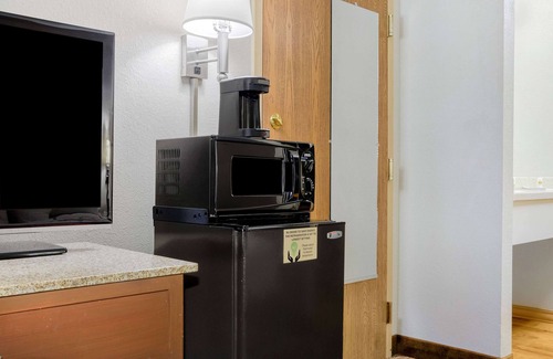 Springfield Hotel | La Quinta Inn & Suites by Wyndham Springfield South