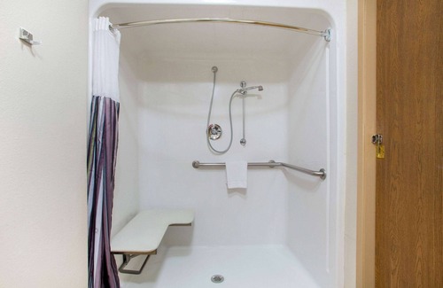 Springfield Hotel | La Quinta Inn & Suites by Wyndham Springfield South