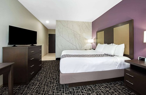 Westlake Hotel | La Quinta Inn & Suites by Wyndham Lake Charles - Westlake