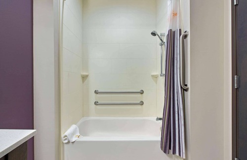 Westlake Hotel | La Quinta Inn & Suites by Wyndham Lake Charles - Westlake