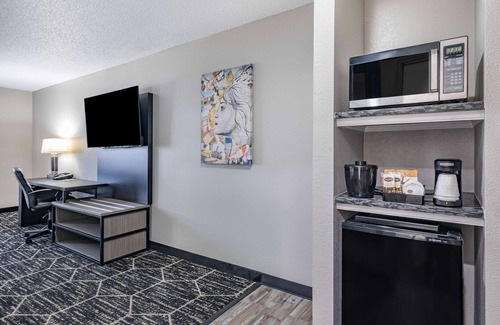 Evansville Hotel | La Quinta Inn & Suites by Wyndham Evansville