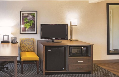 Fort Worth Hotel | La Quinta Inn & Suites by Wyndham Fort Worth North