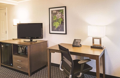 Fort Worth Hotel | La Quinta Inn & Suites by Wyndham Fort Worth North