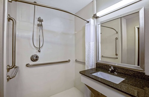 Kearney Hotel | La Quinta Inn & Suites by Wyndham Kearney