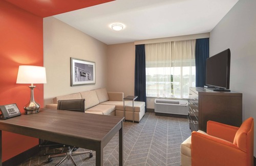 Opelika Hotel | La Quinta Inn & Suites by Wyndham Opelika Auburn