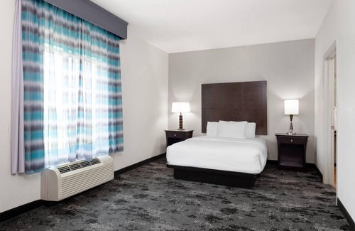 Columbus Hotel | La Quinta Inn & Suites by Wyndham Columbus - Edinburgh
