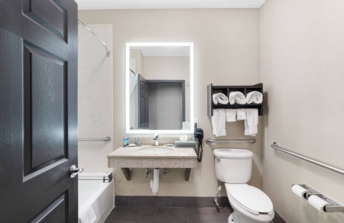 Southeast Houston Hotel | La Quinta Inn & Suites by Wyndham Houston Hobby Airport
