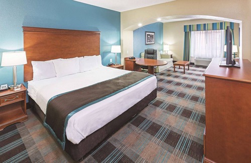 Southeast Houston Hotel | La Quinta Inn & Suites by Wyndham Houston Hobby Airport