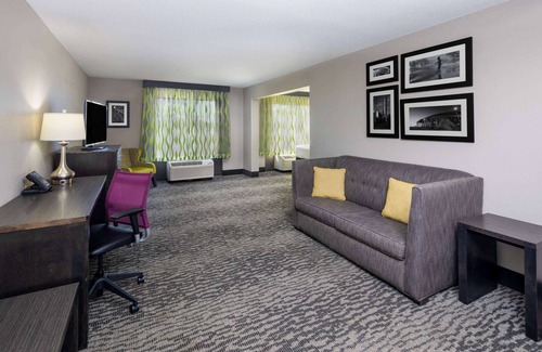 Town Center Hotel | La Quinta Inn & Suites by Wyndham Kennesaw