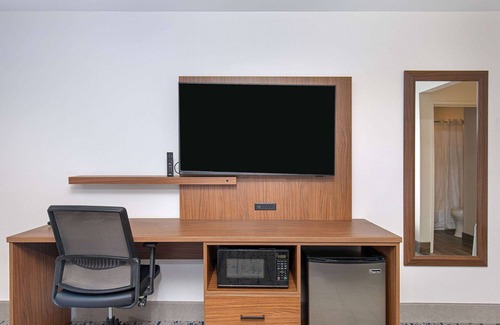 Nashville Hotel | La Quinta Inn & Suites by Wyndham Nashville Airport