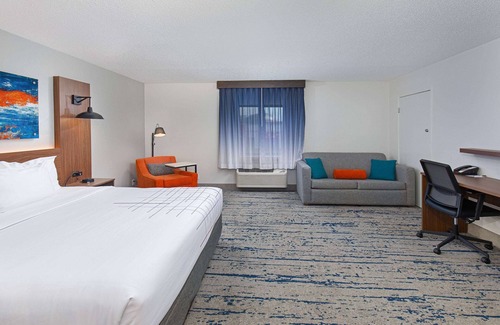 Nashville Hotel | La Quinta Inn & Suites by Wyndham Nashville Airport